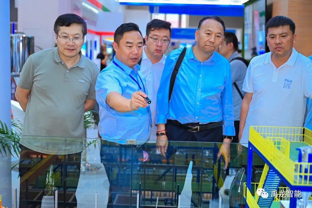 640UN18C4NZ.jpg 640UN18C4NZ.jpg